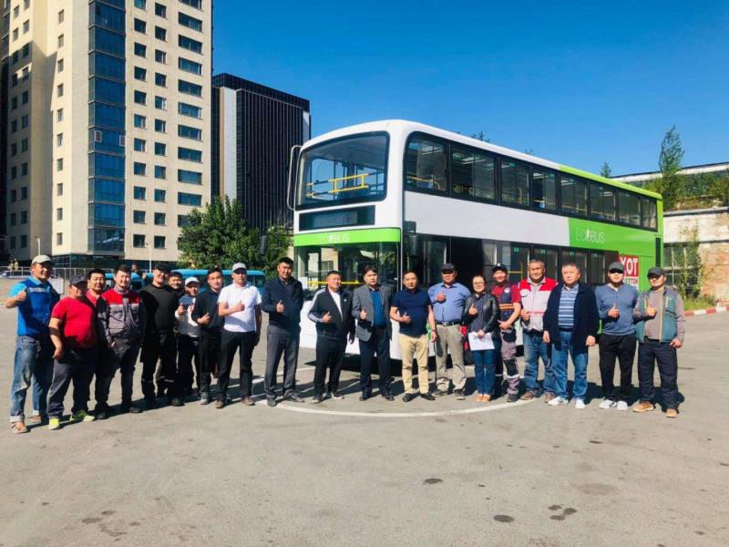 中国制造的双层电动公交车成为乌兰巴托市和平大街上一道亮丽的风景线