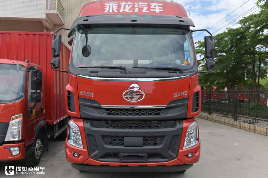 柳汽乘龙H5牵引车实拍,大空间安全配置到位,29万8就可以买到? - 第6张 - 提加商用车网 柳汽乘龙H5牵引车实拍,大空间安全配置到位,29万8就可以买到? - 第6张