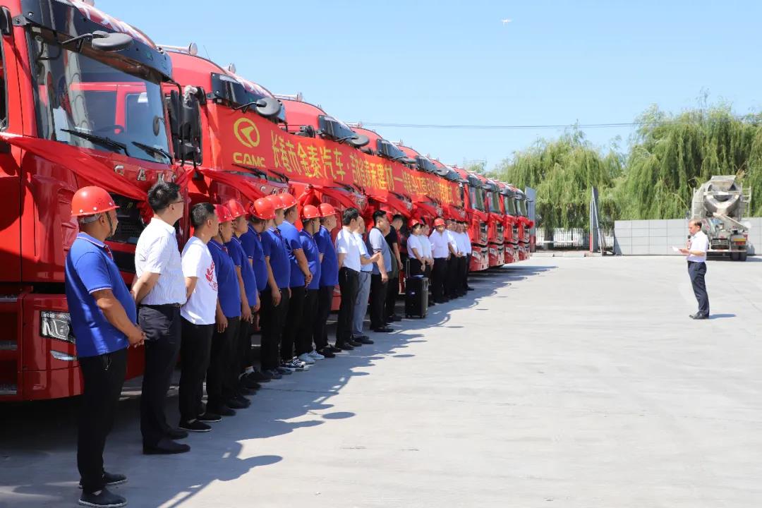 专为中短途砂石料运输打造，批量华菱汉马H7侧翻半挂车交付长春客户 - 第2张