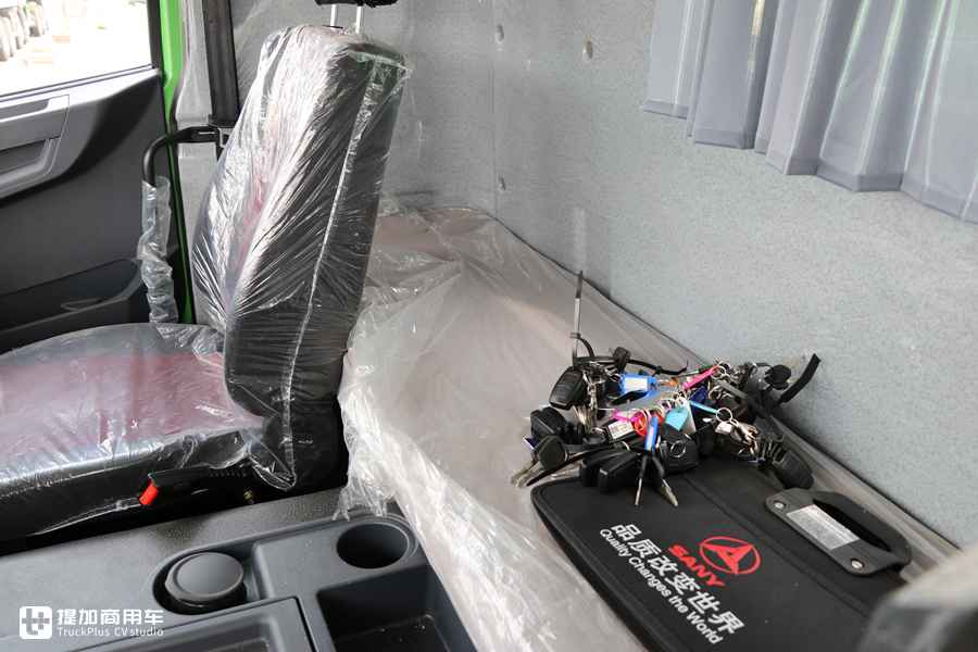 三一C8法规版渣土车实拍,驾驶室配置丰富,整车自主设计性能更稳了 - 第20张 - 提加商用车网 三一C8法规版渣土车实拍,驾驶室配置丰富,整车自主设计性能更稳了 - 第20张