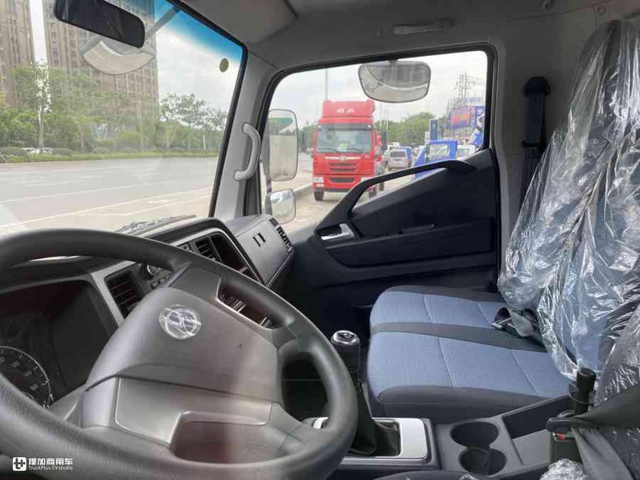 现代轻卡怎么样?实拍盛图高端车型带你看看,内饰配置没得说 - 第5张 - 提加商用车网 现代轻卡怎么样?实拍盛图高端车型带你看看,内饰配置没得说 - 第5张
