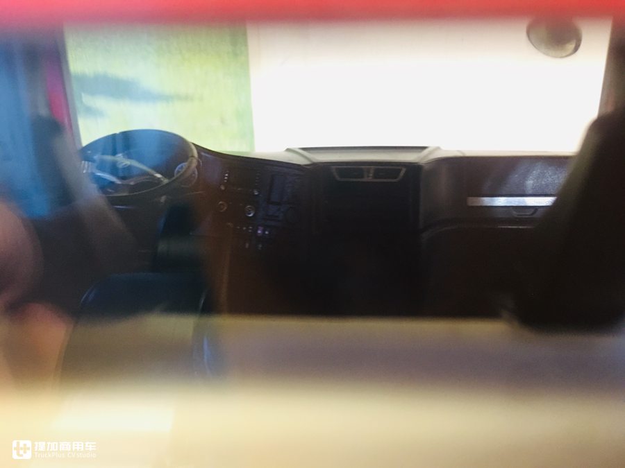 德龙X3000牵引车模型评测,升级款模型质感更好,24比例细节待提升 - 第17张 - 提加商用车网 德龙X3000牵引车模型评测,升级款模型质感更好,24比例细节待提升 - 第17张