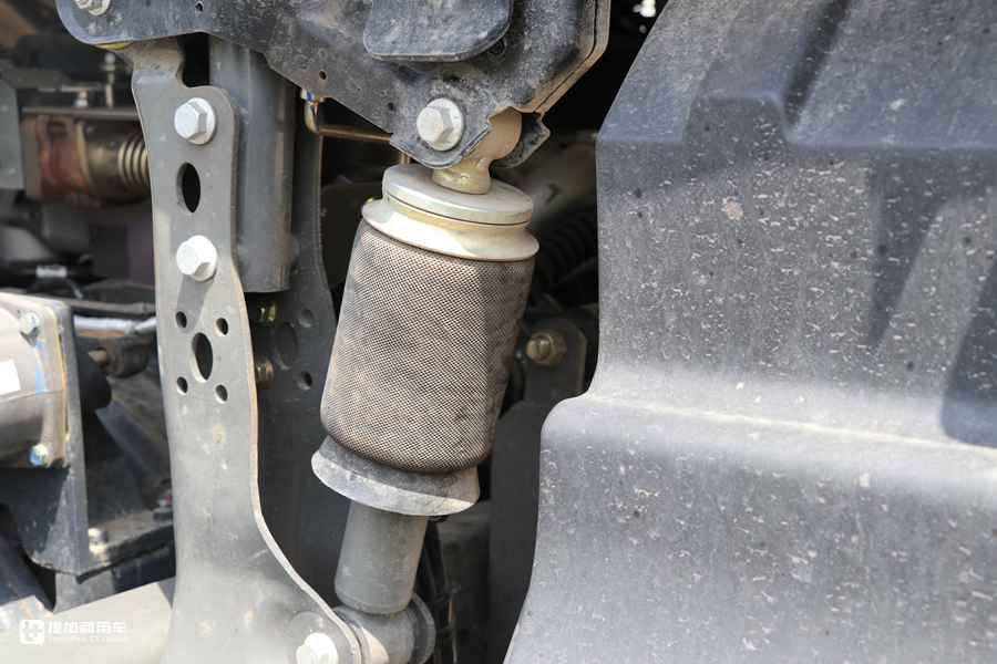 定制版重汽豪瀚N5G泵车底盘实拍,还是国六排放,性价比真高! - 第7张 - 提加商用车网 定制版重汽豪瀚N5G泵车底盘实拍,还是国六排放,性价比真高! - 第7张