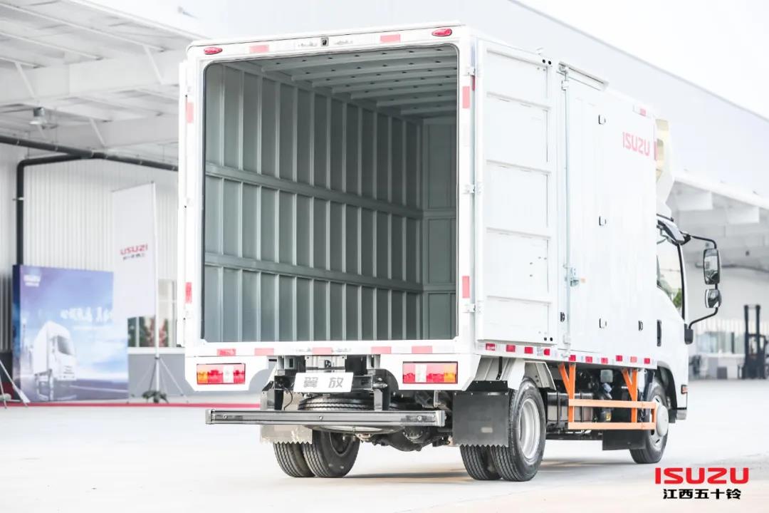 万众瞩目,江西五十铃翼放ES轻卡正式上市,售价12.98万元—13.58万元 - 第9张 - 提加商用车网 万众瞩目,江西五十铃翼放ES轻卡正式上市,售价12.98万元—13.58万元 - 第9张