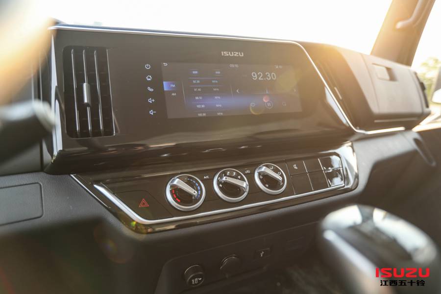 江西五十铃翼放轻卡，真正的轿车级舒适轻卡 - 第3张