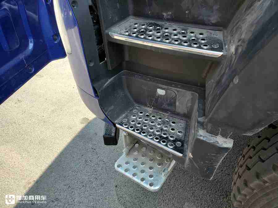 12挡变速箱更适应工地路况,440马力柴油动力,豪沃TX自卸车实拍 - 第7张 - 提加商用车网 12挡变速箱更适应工地路况,440马力柴油动力,豪沃TX自卸车实拍 - 第7张