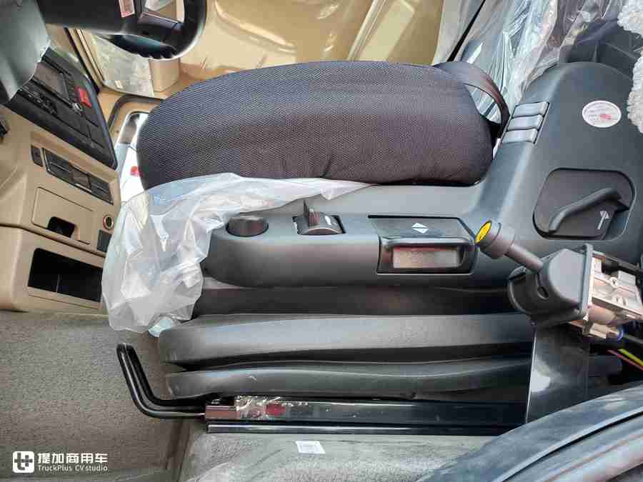 12挡变速箱更适应工地路况,440马力柴油动力,豪沃TX自卸车实拍 - 第9张 - 提加商用车网 12挡变速箱更适应工地路况,440马力柴油动力,豪沃TX自卸车实拍 - 第9张