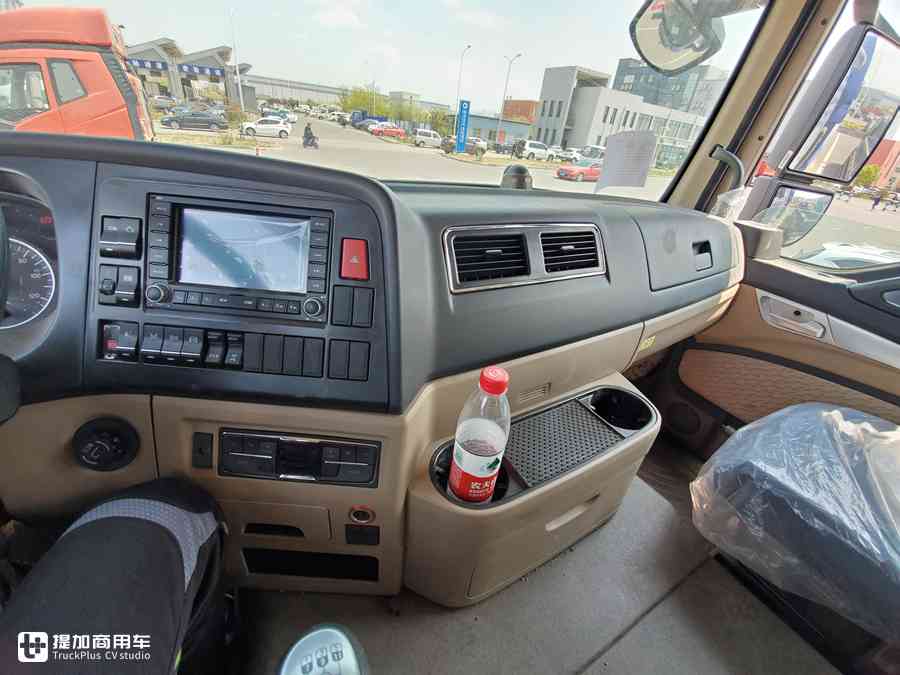 12挡变速箱更适应工地路况,440马力柴油动力,豪沃TX自卸车实拍 - 第13张 - 提加商用车网 12挡变速箱更适应工地路况,440马力柴油动力,豪沃TX自卸车实拍 - 第13张