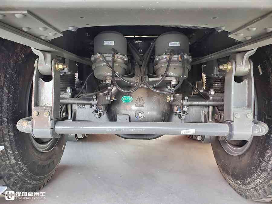 12挡变速箱更适应工地路况,440马力柴油动力,豪沃TX自卸车实拍 - 第27张 - 提加商用车网 12挡变速箱更适应工地路况,440马力柴油动力,豪沃TX自卸车实拍 - 第27张