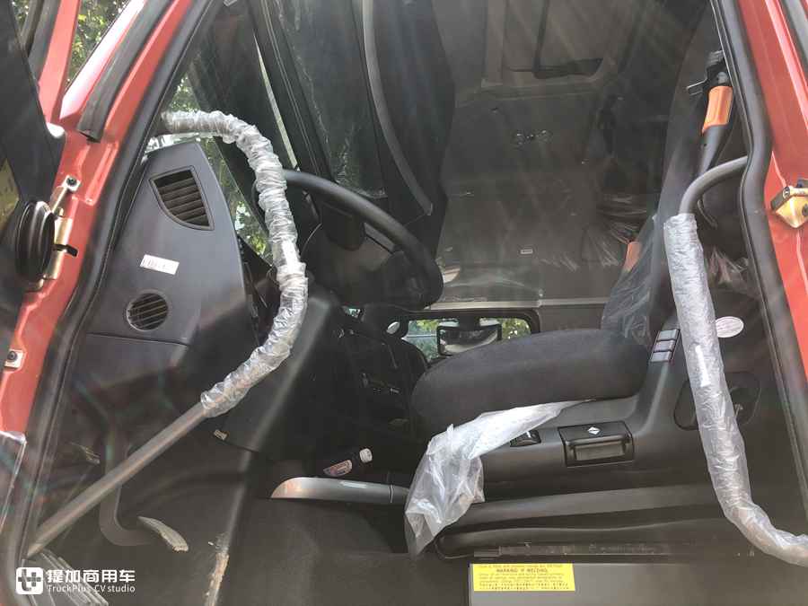 偶遇配潍柴发动机的豪沃T7H巡展车,这车怎么样?实拍带你好好看看 - 第4张 - 提加商用车网 偶遇配潍柴发动机的豪沃T7H巡展车,这车怎么样?实拍带你好好看看 - 第4张