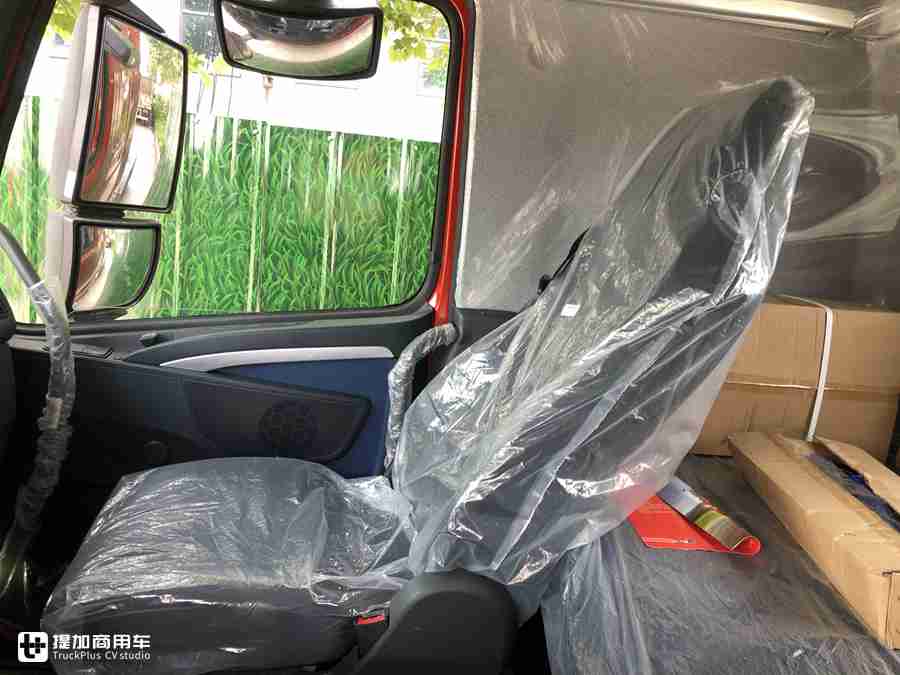 偶遇配潍柴发动机的豪沃T7H巡展车,这车怎么样?实拍带你好好看看 - 第8张 - 提加商用车网 偶遇配潍柴发动机的豪沃T7H巡展车,这车怎么样?实拍带你好好看看 - 第8张
