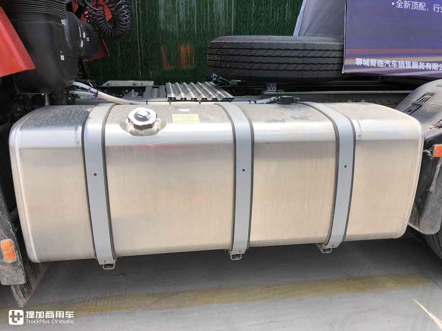 偶遇配潍柴发动机的豪沃T7H巡展车,这车怎么样?实拍带你好好看看 - 第16张 - 提加商用车网 偶遇配潍柴发动机的豪沃T7H巡展车,这车怎么样?实拍带你好好看看 - 第16张