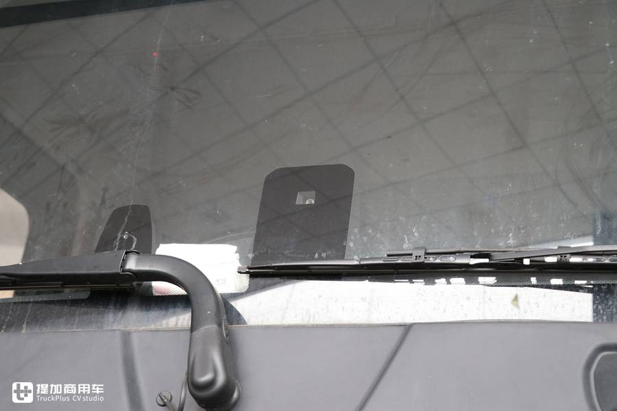 江铃威龙HV5国六牵引车实拍,官方标配驻车空调,车辆配置真不错 - 第4张 - 提加商用车网 江铃威龙HV5国六牵引车实拍,官方标配驻车空调,车辆配置真不错 - 第4张