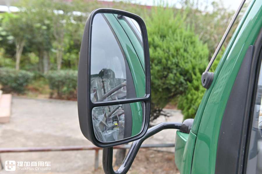 与日本同步,内饰简洁耐用,邮政新购的国六五十铃轻卡实拍 - 第5张 - 提加商用车网 与日本同步,内饰简洁耐用,邮政新购的国六五十铃轻卡实拍 - 第5张