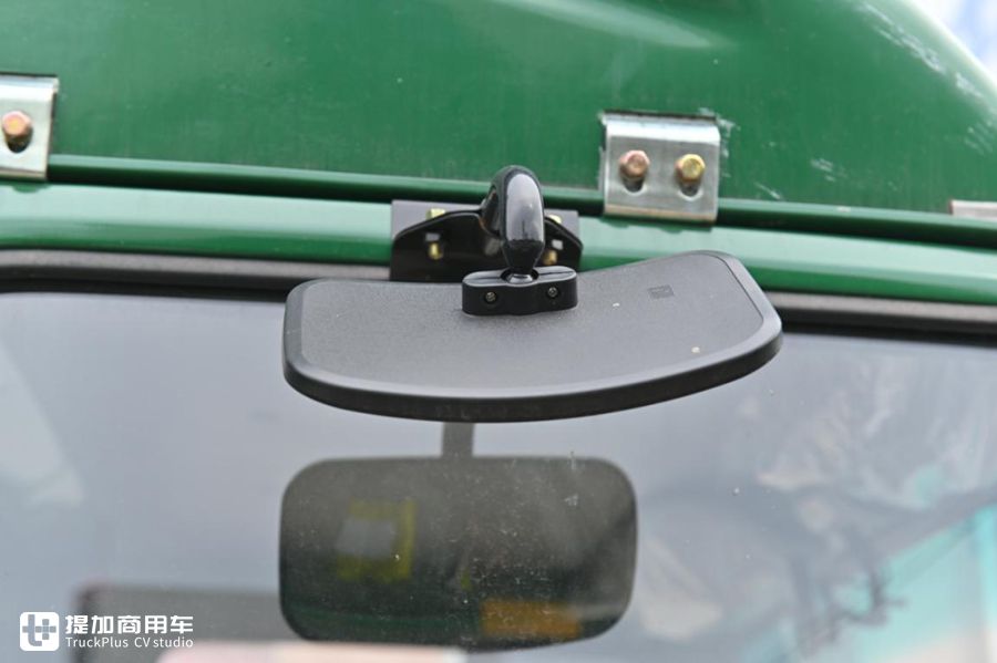 与日本同步,内饰简洁耐用,邮政新购的国六五十铃轻卡实拍 - 第7张 - 提加商用车网 与日本同步,内饰简洁耐用,邮政新购的国六五十铃轻卡实拍 - 第7张