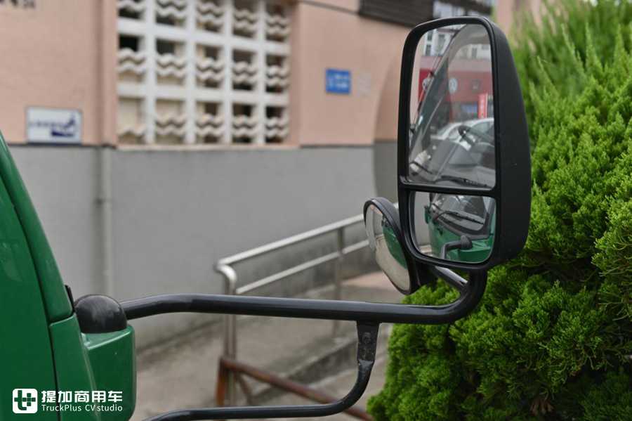 与日本同步,内饰简洁耐用,邮政新购的国六五十铃轻卡实拍 - 第6张 - 提加商用车网 与日本同步,内饰简洁耐用,邮政新购的国六五十铃轻卡实拍 - 第6张