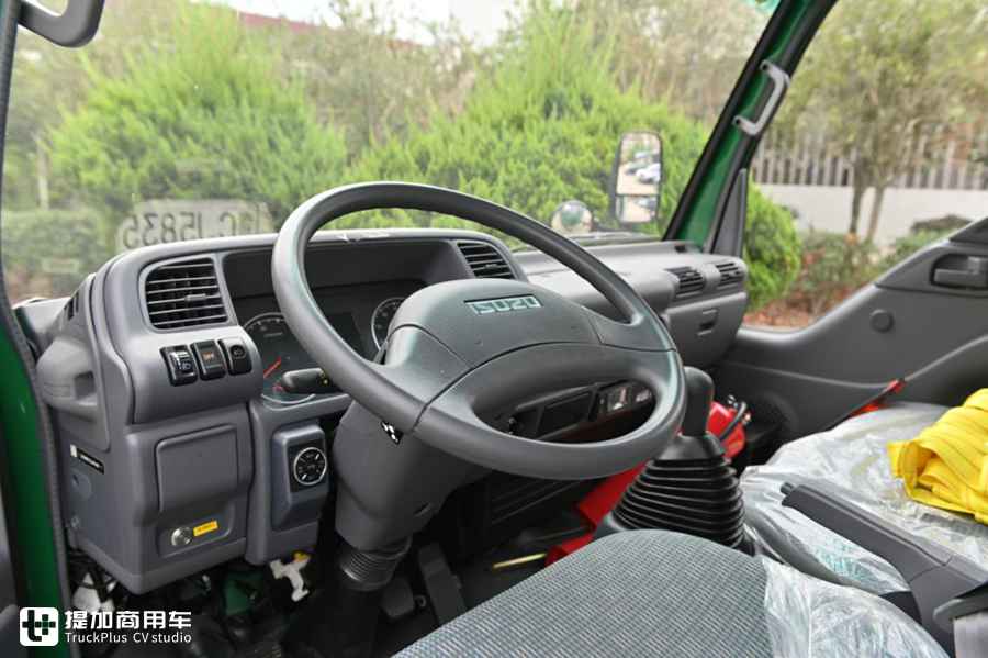 与日本同步,内饰简洁耐用,邮政新购的国六五十铃轻卡实拍 - 第9张 - 提加商用车网 与日本同步,内饰简洁耐用,邮政新购的国六五十铃轻卡实拍 - 第9张