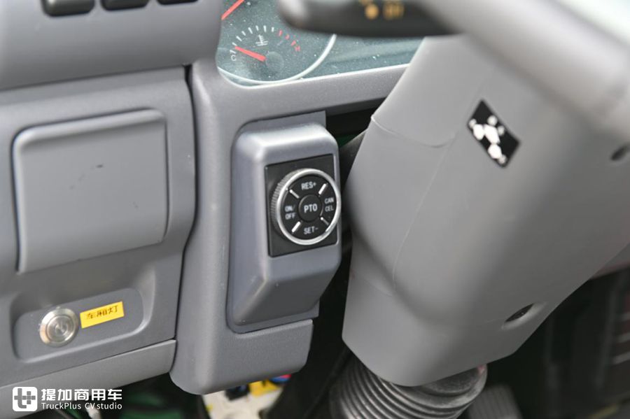 与日本同步,内饰简洁耐用,邮政新购的国六五十铃轻卡实拍 - 第11张 - 提加商用车网 与日本同步,内饰简洁耐用,邮政新购的国六五十铃轻卡实拍 - 第11张