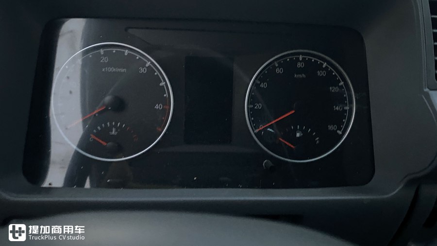 与日本同步,内饰简洁耐用,邮政新购的国六五十铃轻卡实拍 - 第13张 - 提加商用车网 与日本同步,内饰简洁耐用,邮政新购的国六五十铃轻卡实拍 - 第13张