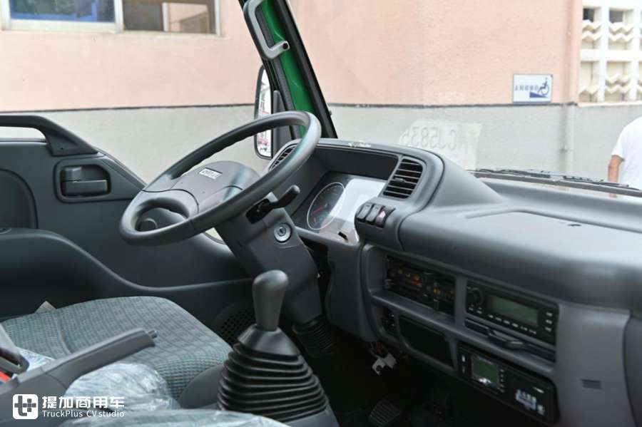 与日本同步,内饰简洁耐用,邮政新购的国六五十铃轻卡实拍 - 第15张 - 提加商用车网 与日本同步,内饰简洁耐用,邮政新购的国六五十铃轻卡实拍 - 第15张