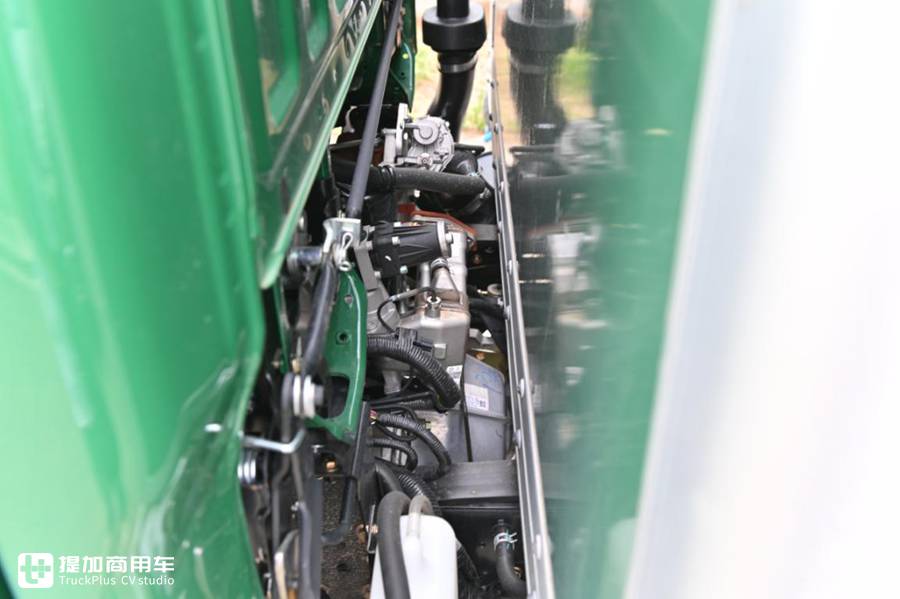 与日本同步,内饰简洁耐用,邮政新购的国六五十铃轻卡实拍 - 第16张 - 提加商用车网 与日本同步,内饰简洁耐用,邮政新购的国六五十铃轻卡实拍 - 第16张