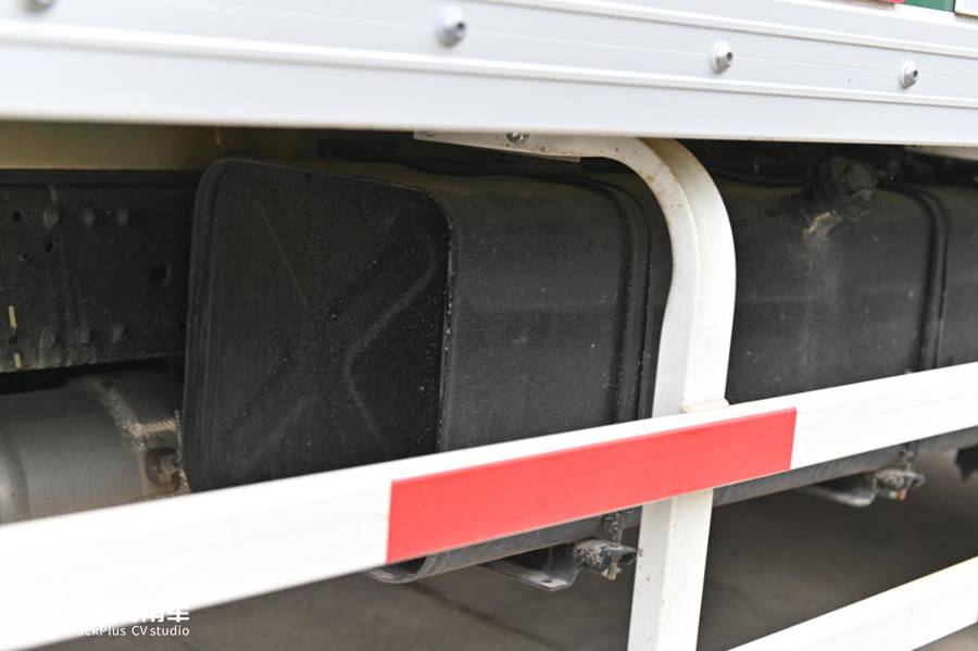 与日本同步,内饰简洁耐用,邮政新购的国六五十铃轻卡实拍 - 第22张 - 提加商用车网 与日本同步,内饰简洁耐用,邮政新购的国六五十铃轻卡实拍 - 第22张