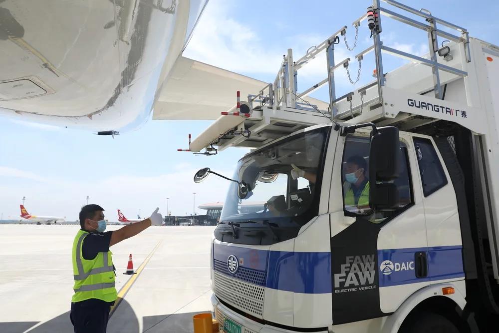 一汽解放新能源食品车正式投放北京大兴机场,创行业首次,为航空食品保鲜 - 第3张 - 提加商用车网 一汽解放新能源食品车正式投放北京大兴机场,创行业首次,为航空食品保鲜 - 第3张