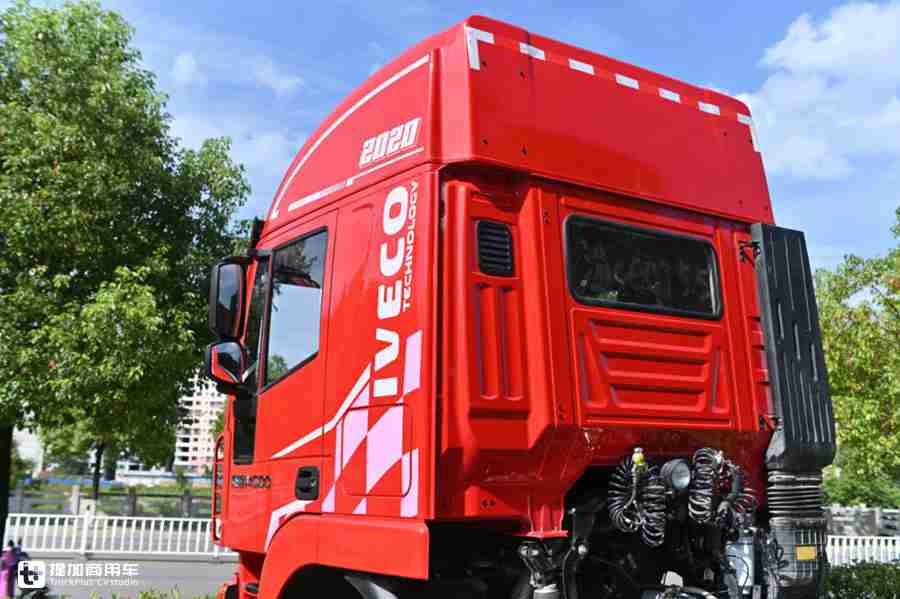 想买性价比卡车,2020款杰狮M500牵引车怎么样?懂车的老司机都选它 - 第4张 - 提加商用车网 想买性价比卡车,2020款杰狮M500牵引车怎么样?懂车的老司机都选它 - 第4张