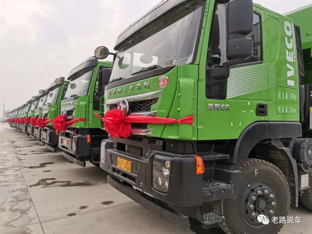 安全、装载和排放，国六版红岩杰狮C6 LNG渣土车轻松应对三大难题 - 第2张