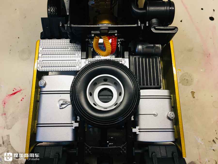 2016款乘龙H7牵引车模型实拍,做工质量上乘,怪不得如此畅销 - 第25张 - 提加商用车网 2016款乘龙H7牵引车模型实拍,做工质量上乘,怪不得如此畅销 - 第25张