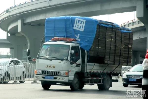 运价为什么一降再降?看看这些超载车,能装还低价竞争让人绝望 - 第4张 - 提加商用车网 运价为什么一降再降?看看这些超载车,能装还低价竞争让人绝望 - 第4张