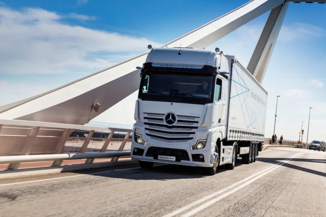 梅赛德斯-奔驰成都卡车中心揭幕,第五代阿克托斯(Actros)公路牵引车登陆蓉城 - 第3张 - 提加商用车网 梅赛德斯-奔驰成都卡车中心揭幕,第五代阿克托斯(Actros)公路牵引车登陆蓉城 - 第3张