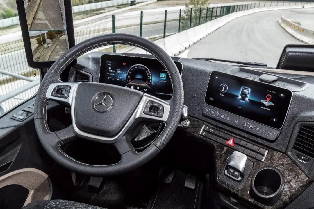 梅赛德斯-奔驰成都卡车中心揭幕,第五代阿克托斯(Actros)公路牵引车登陆蓉城 - 第7张 - 提加商用车网 梅赛德斯-奔驰成都卡车中心揭幕,第五代阿克托斯(Actros)公路牵引车登陆蓉城 - 第7张
