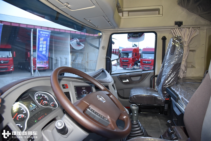 600马力的国六天龙旗舰牵引车靠谱吗?配置有多高端?实拍带您看看 - 第12张 - 提加商用车网 600马力的国六天龙旗舰牵引车靠谱吗?配置有多高端?实拍带您看看 - 第12张