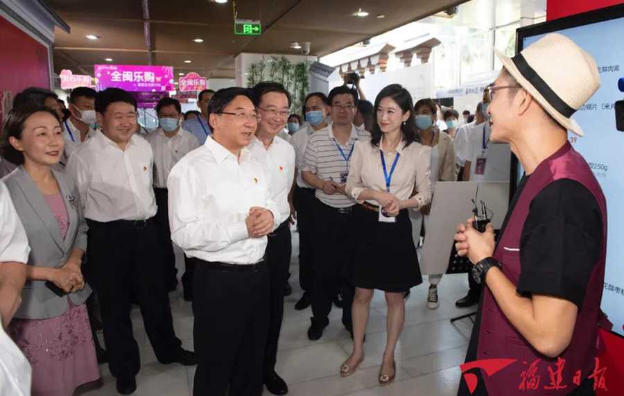 “全闽乐购”乐翻天,金龙客车携高科技产品助阵 - 第1张 - 提加商用车网 “全闽乐购”乐翻天,金龙客车携高科技产品助阵 - 第1张