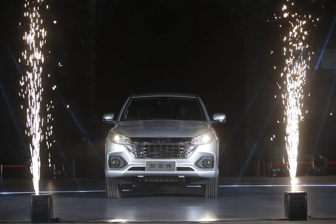 8万级皮卡碾压性优势，发动机终身质保，江铃新宝典震撼上市！！ - 第1张