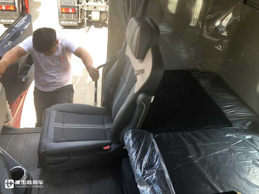 副驾都是头等舱座椅,重汽豪沃即将推出的一款高端车型,名叫TH7 - 第21张 - 提加商用车网 副驾都是头等舱座椅,重汽豪沃即将推出的一款高端车型,名叫TH7 - 第21张