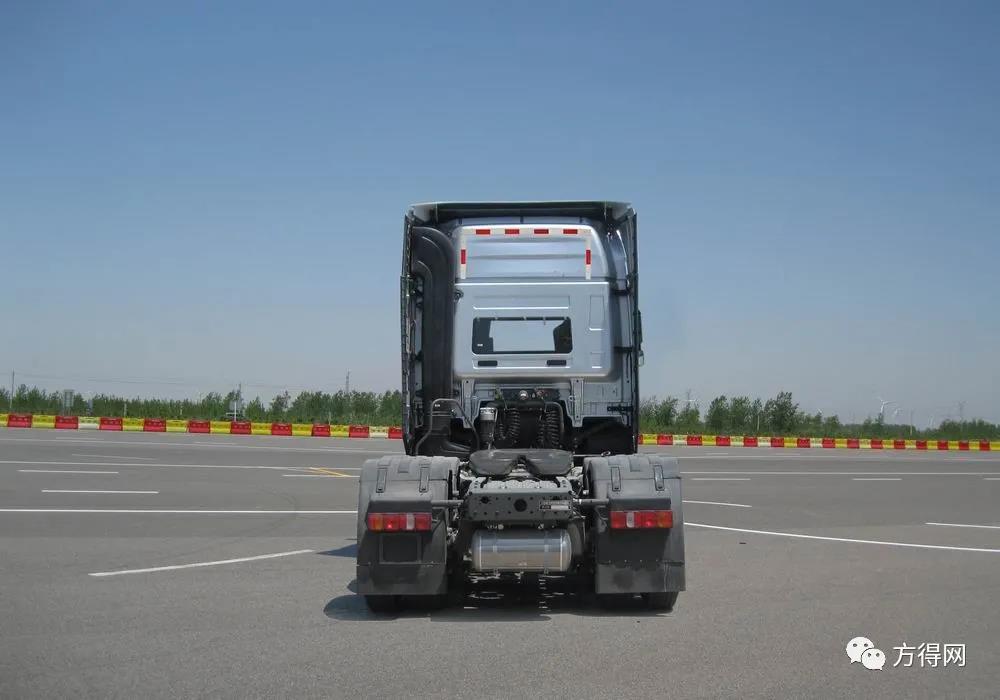 重汽全新“黄河”亮相了！造型前卫配置高于汕德卡！小编带您提前看 - 第4张