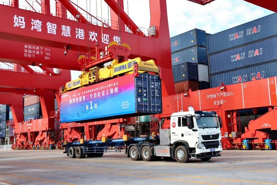 中国重汽无人驾驶集卡完成妈湾智慧港“第一箱”任务! - 第2张 - 提加商用车网 中国重汽无人驾驶集卡完成妈湾智慧港“第一箱”任务! - 第2张