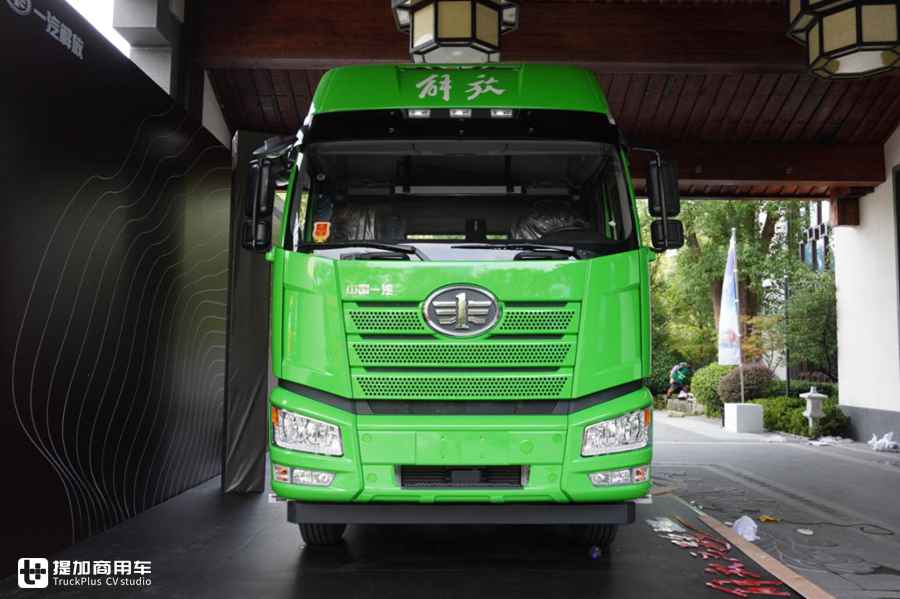 解放J6P推出一款砂石料运输牵引车,配置怎么样?实拍带你看看 - 第2张 - 提加商用车网 解放J6P推出一款砂石料运输牵引车,配置怎么样?实拍带你看看 - 第2张