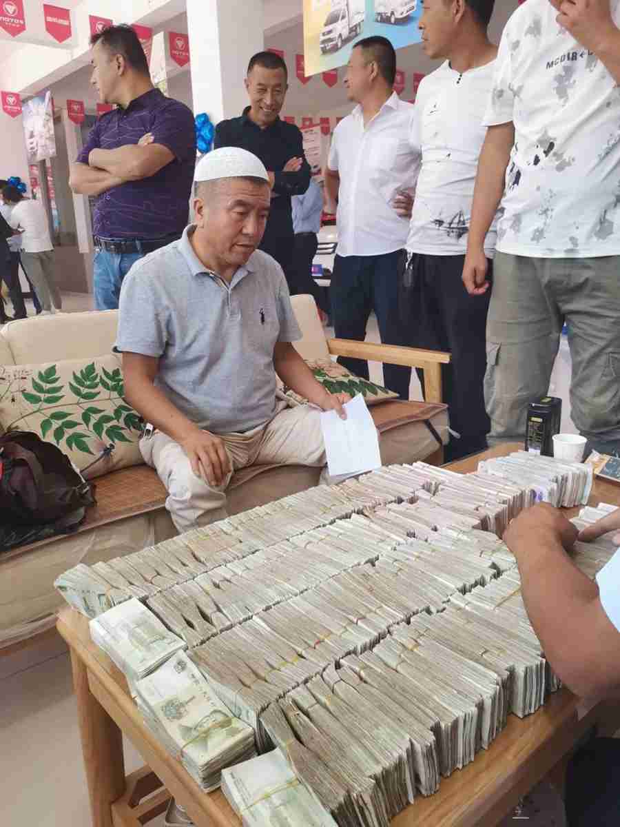 回族卡友够任性,扛着麻袋买祥菱!现实版的一掷千金 - 第2张 - 提加商用车网 回族卡友够任性,扛着麻袋买祥菱!现实版的一掷千金 - 第2张