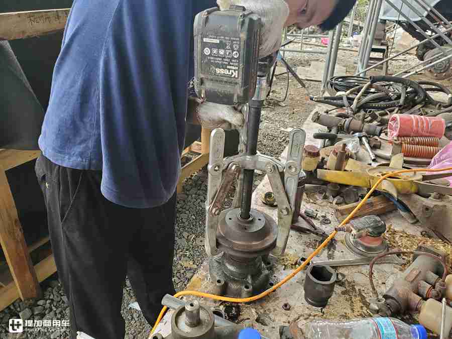 历时19天大咖翻新东德依发老卡车,第二集来了,成品惊艳所有人 - 第26张 - 提加商用车网 历时19天大咖翻新东德依发老卡车,第二集来了,成品惊艳所有人 - 第26张