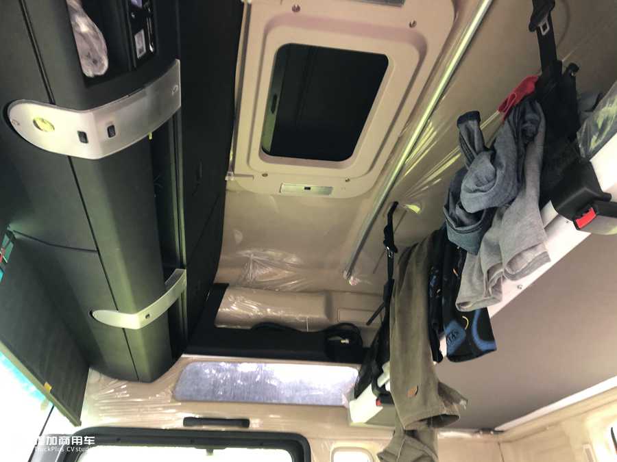 如今的行情下你会选择高端重卡吗？花45万买了高配汕德卡，车主说主要开着舒心 - 第10张