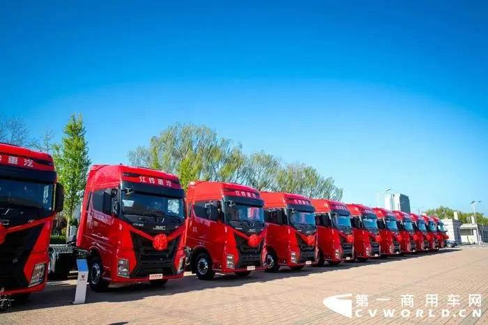 江铃8月销量出炉,重卡涨1286% 轻卡涨21% 皮卡近6000辆 - 第2张 - 提加商用车网 江铃8月销量出炉,重卡涨1286% 轻卡涨21% 皮卡近6000辆 - 第2张