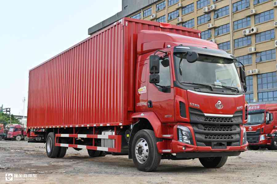 想买9.6米大单桥载货车看这里,最大260马力,乘龙M系中卡配置真不错 - 第1张 - 提加商用车网 想买9.6米大单桥载货车看这里,最大260马力,乘龙M系中卡配置真不错 - 第1张
