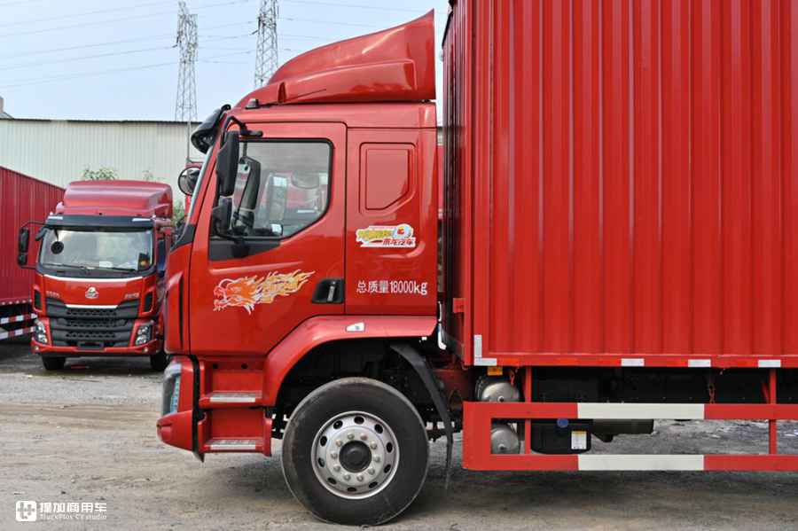 想买9.6米大单桥载货车看这里,最大260马力,乘龙M系中卡配置真不错 - 第2张 - 提加商用车网 想买9.6米大单桥载货车看这里,最大260马力,乘龙M系中卡配置真不错 - 第2张
