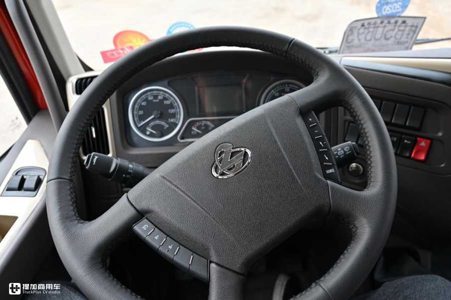 想买9.6米大单桥载货车看这里,最大260马力,乘龙M系中卡配置真不错 - 第6张 - 提加商用车网 想买9.6米大单桥载货车看这里,最大260马力,乘龙M系中卡配置真不错 - 第6张