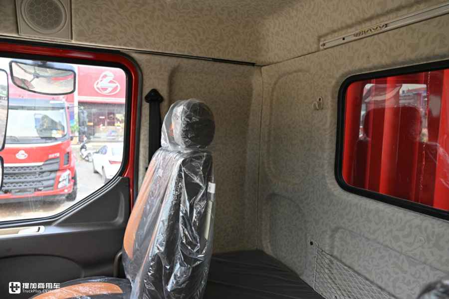 想买9.6米大单桥载货车看这里,最大260马力,乘龙M系中卡配置真不错 - 第8张 - 提加商用车网 想买9.6米大单桥载货车看这里,最大260马力,乘龙M系中卡配置真不错 - 第8张