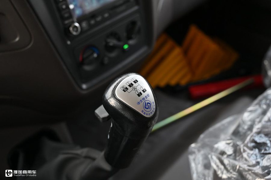 想买9.6米大单桥载货车看这里,最大260马力,乘龙M系中卡配置真不错 - 第10张 - 提加商用车网 想买9.6米大单桥载货车看这里,最大260马力,乘龙M系中卡配置真不错 - 第10张