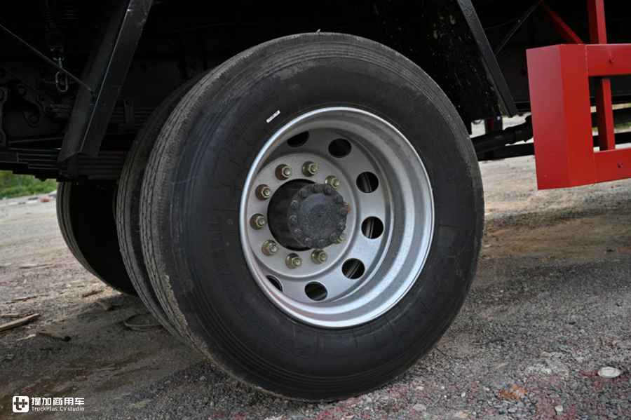 想买9.6米大单桥载货车看这里,最大260马力,乘龙M系中卡配置真不错 - 第12张 - 提加商用车网 想买9.6米大单桥载货车看这里,最大260马力,乘龙M系中卡配置真不错 - 第12张